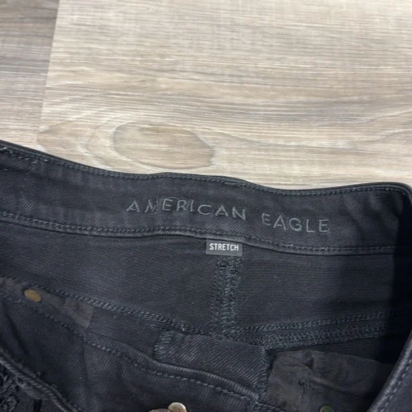 🇺🇸 American Eagle Black Distressed Denim mom Shorts size 4 - Picture 4 of 9